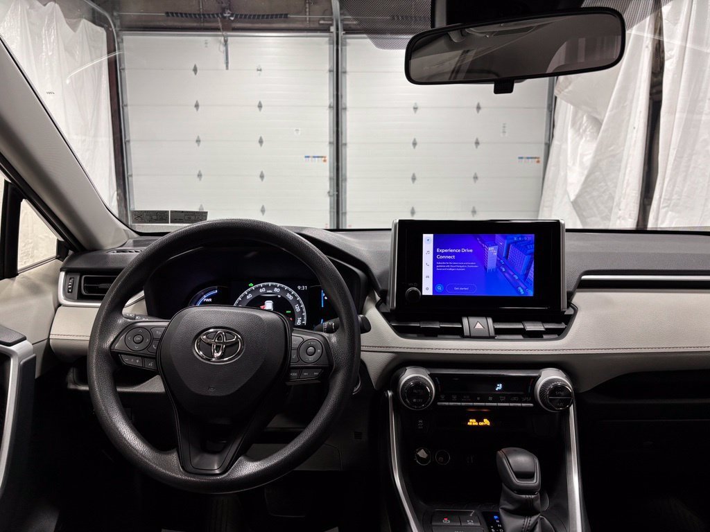 Used 2025 Toyota RAV4 XLE AWD/4WD image 16