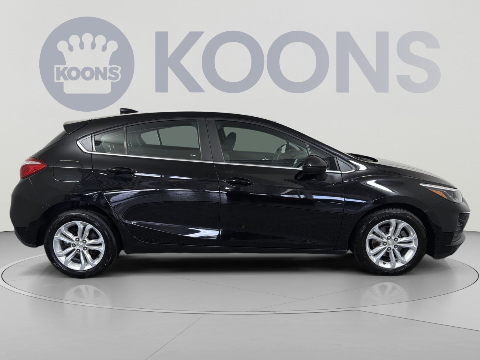 Used 2019 Chevrolet Cruze LT w/ Convenience Package FWD image 5
