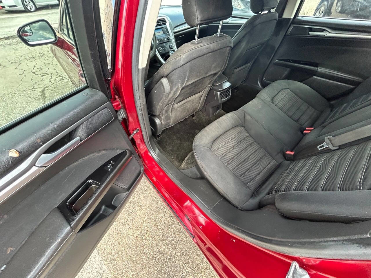 Used 2016 Ford Fusion SE image 7