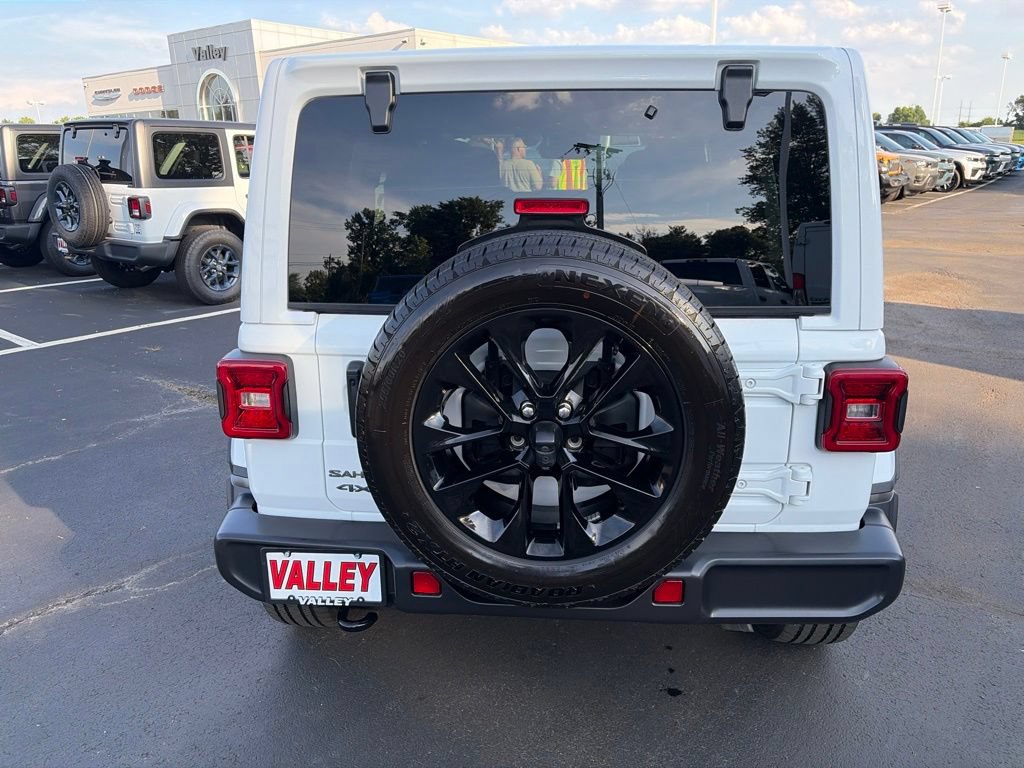 Used 2025 Jeep Wrangler Unlimited Sahara AWD/4WD image 6