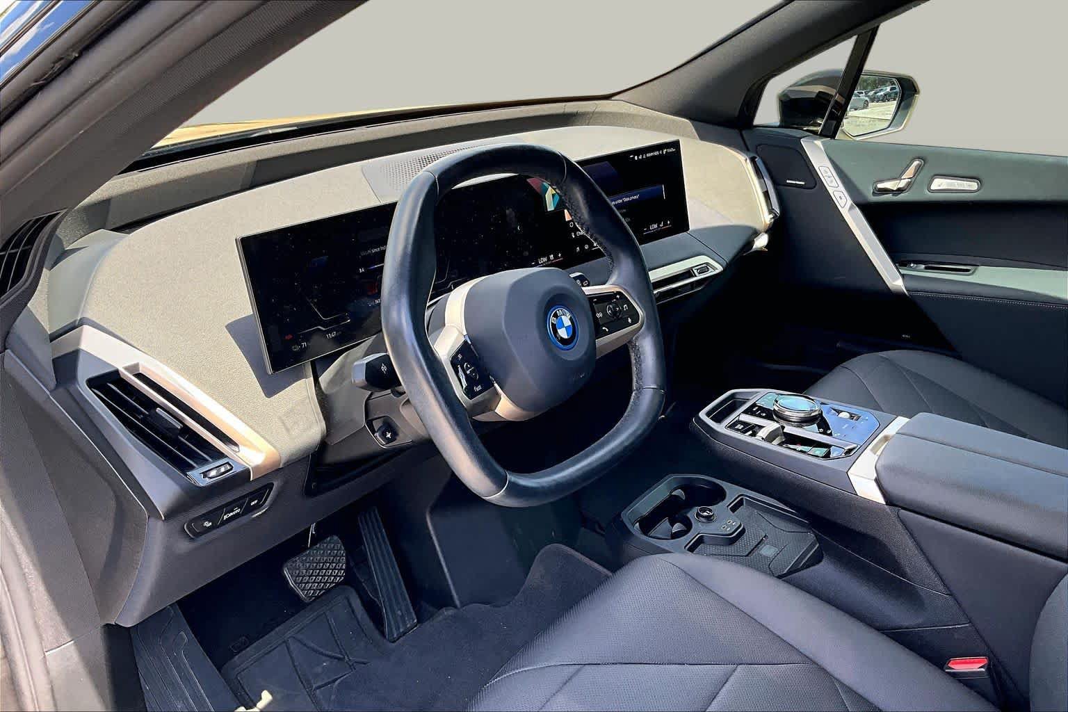 Used 2024 BMW iX xDrive50 w/ Premium Package AWD/4WD image 16