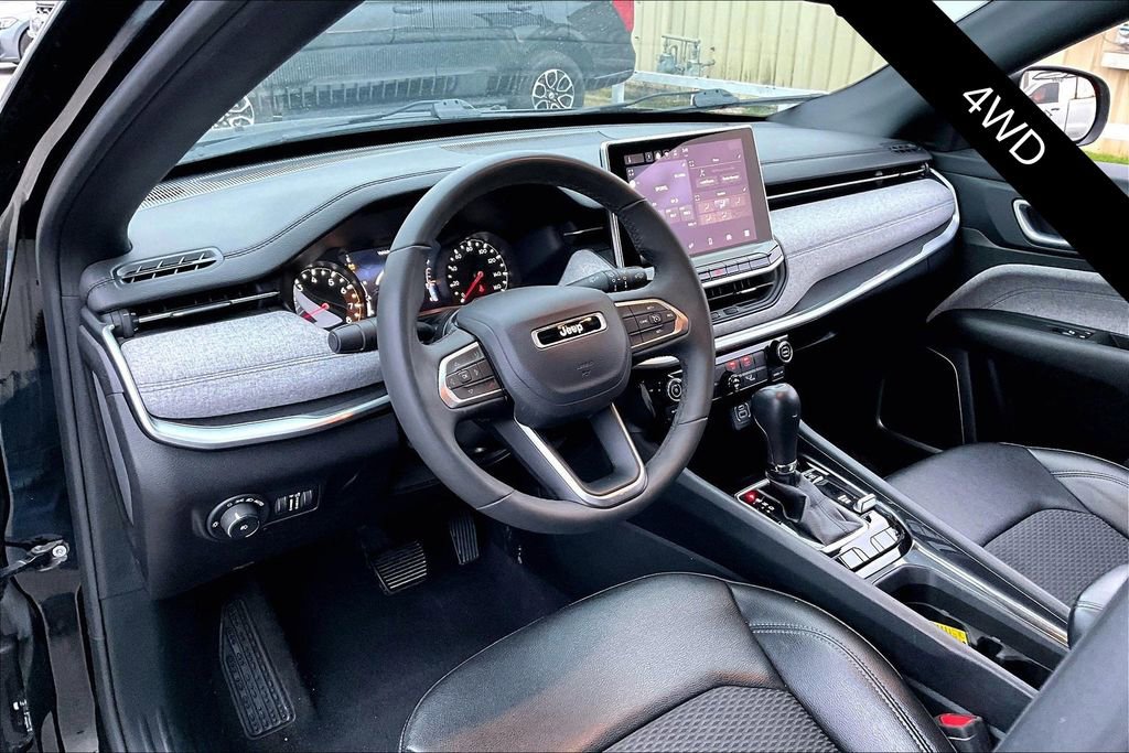 Used 2024 Jeep Compass Latitude image 16