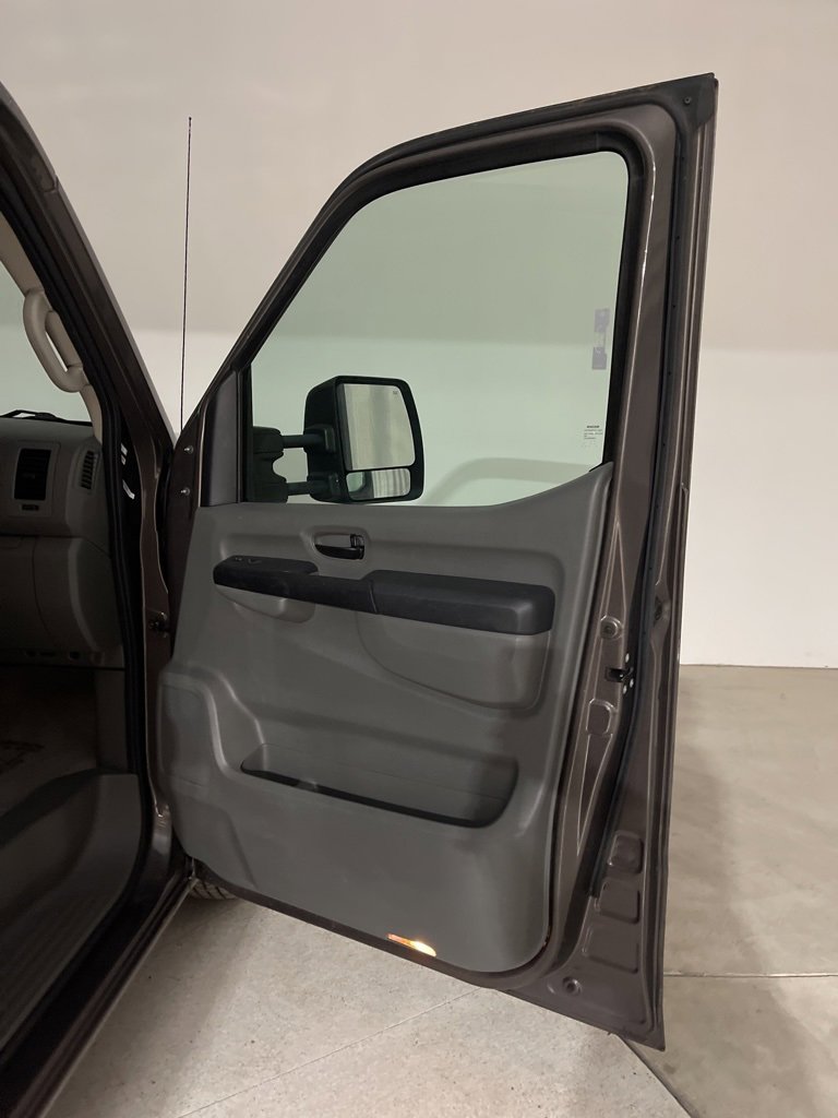 Used 2014 Nissan NV 3500 SL w/ Technology Package image 16
