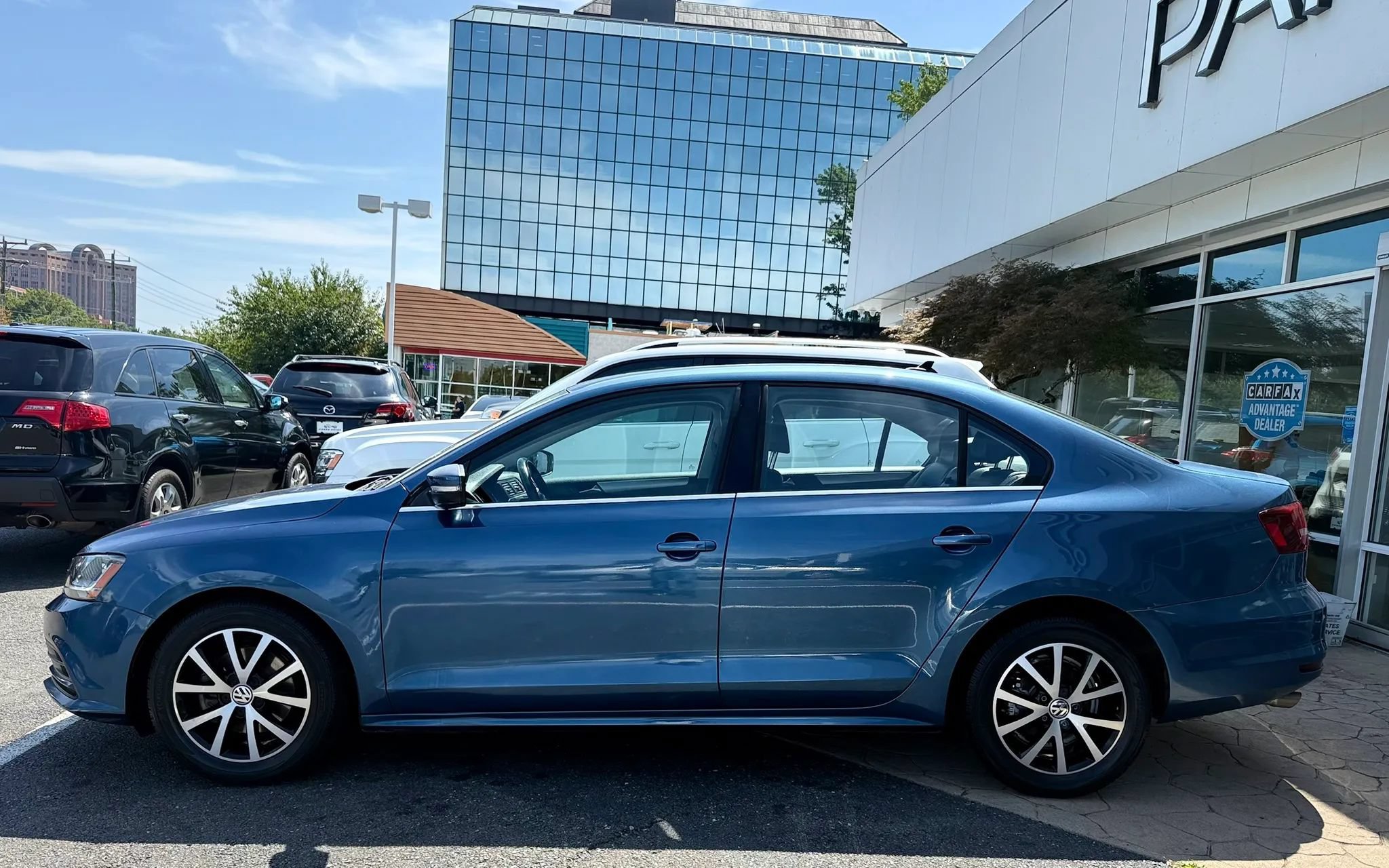 Used 2017 Volkswagen Jetta SE FWD image 4