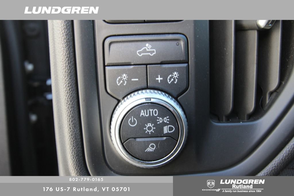 Used 2020 GMC Sierra 1500 4x4 Crew Cab w/ Convenience Package image 18