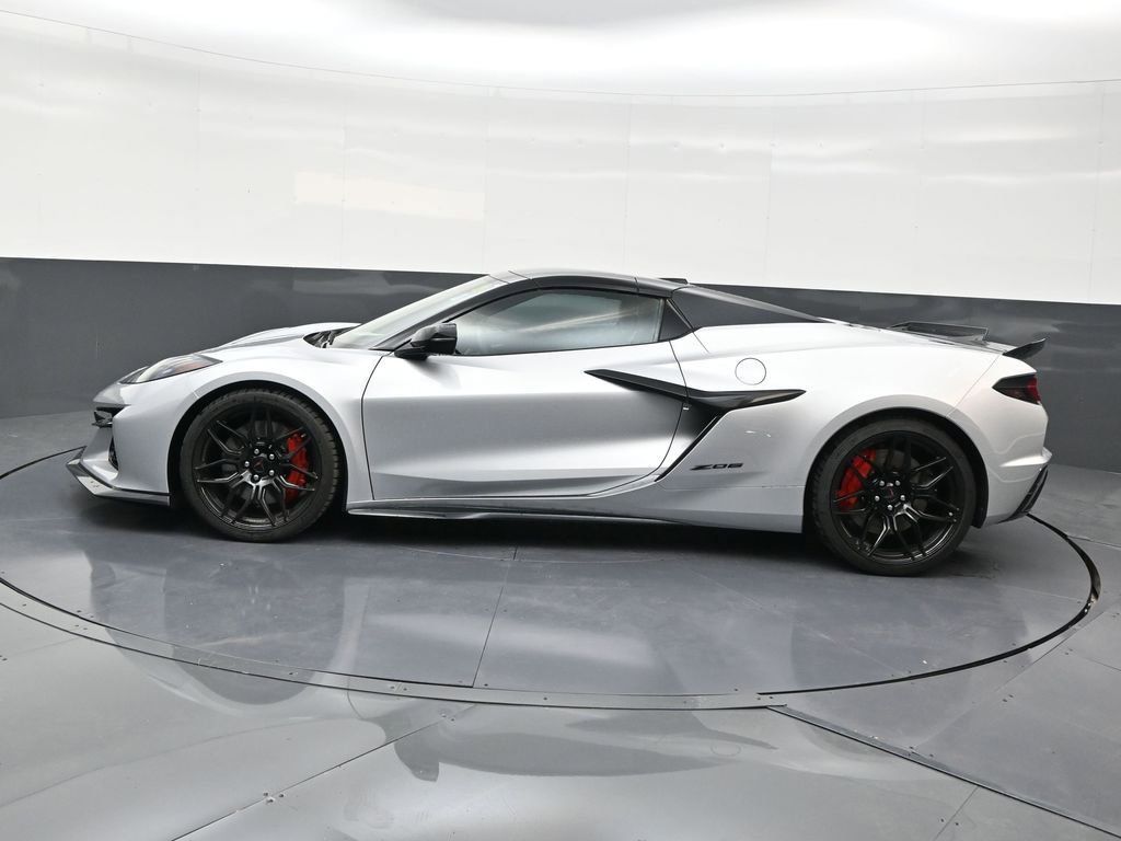 Used 2026 Chevrolet Corvette Z06 w/ Stealth Interior Trim Package RWD image 2