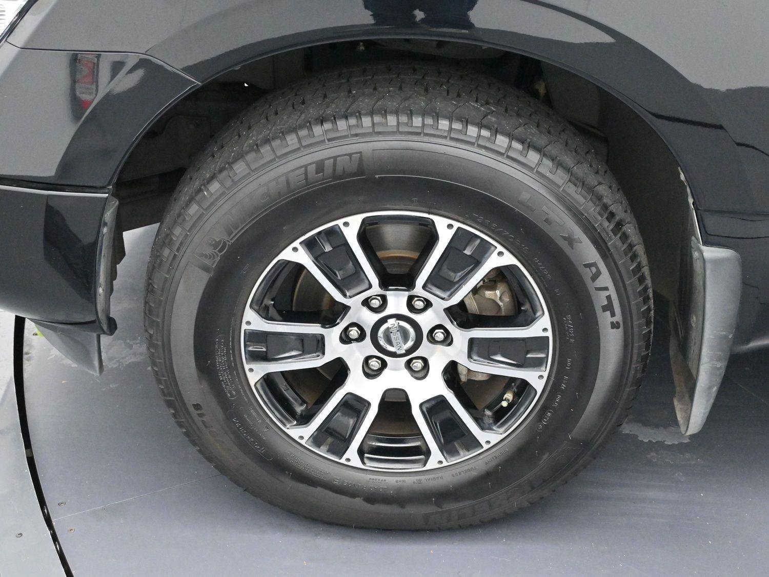 Used 2020 Nissan Titan SV w/ SV Convenience Package image 34