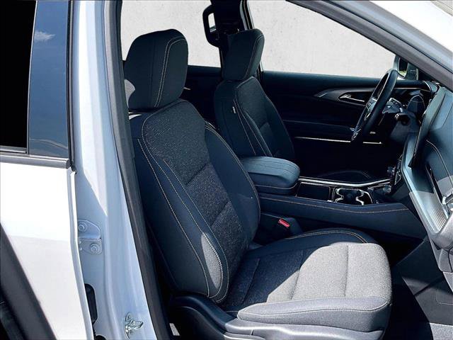 Used 2025 Chevrolet Traverse LT w/ Midnight/Sport Edition FWD image 9
