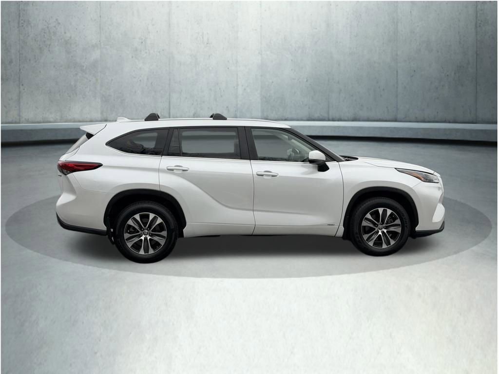 Used 2023 Toyota Highlander XLE image 13