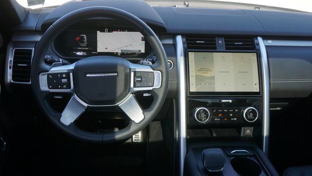 Used 2024 Land Rover Discovery Dynamic SE AWD/4WD image 24