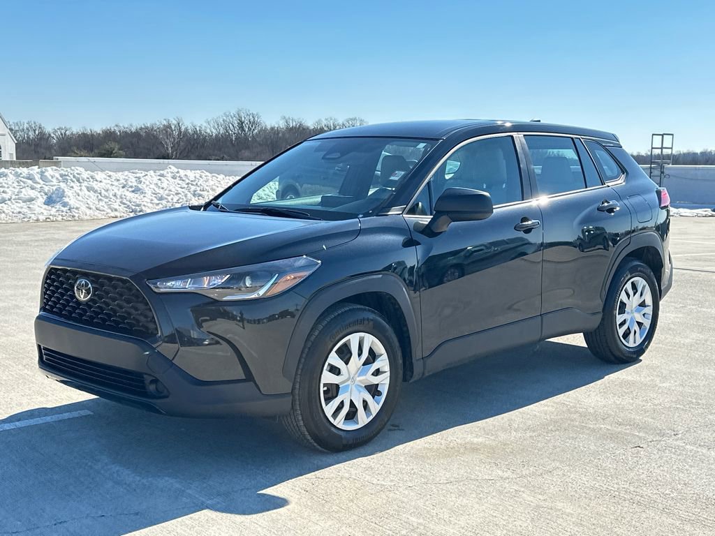 Certified 2025 Toyota Corolla Cross L image 2