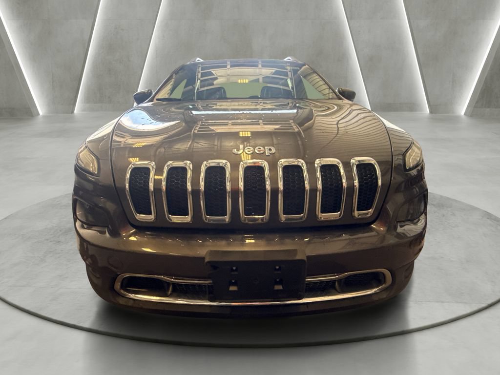 Used 2018 Jeep Cherokee Limited AWD/4WD image 2