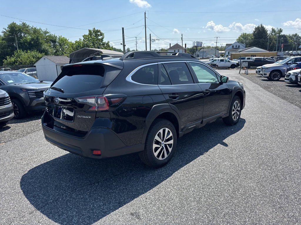 Used 2025 Subaru Outback Premium image 5