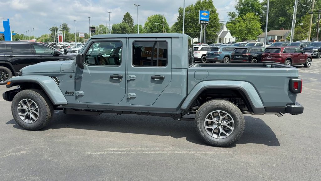 New 2026 Jeep Gladiator Sport AWD/4WD image 4