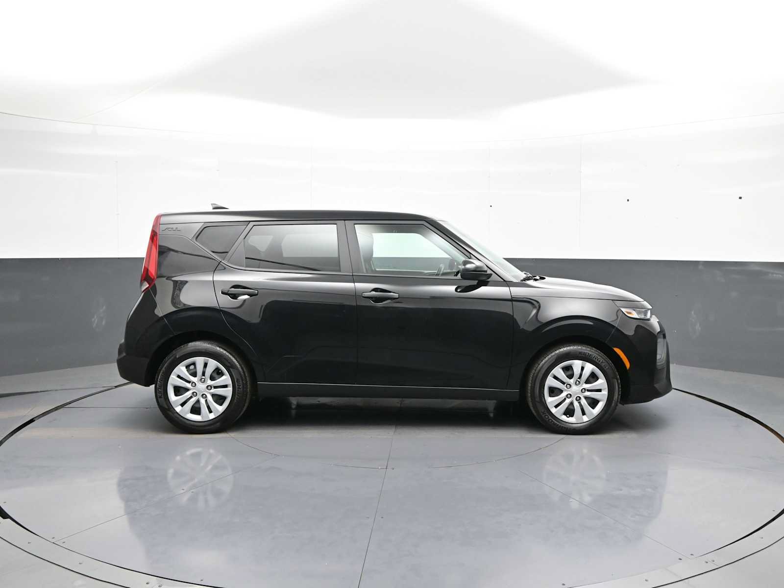 Used 2022 Kia Soul LX FWD image 4