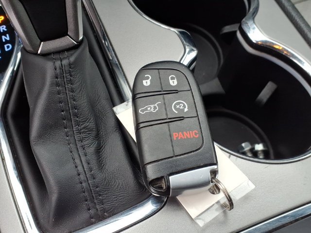 Used 2020 Jeep Grand Cherokee Altitude AWD/4WD image 24