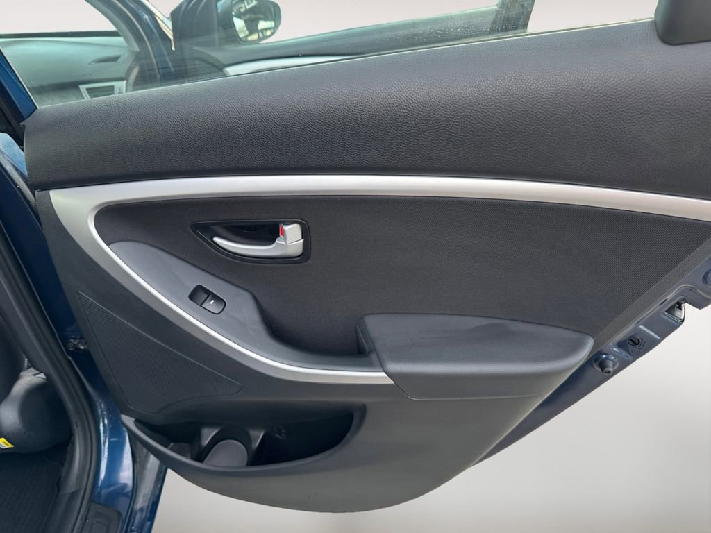 Used 2016 Hyundai Elantra GT w/ Option Group 02 image 30