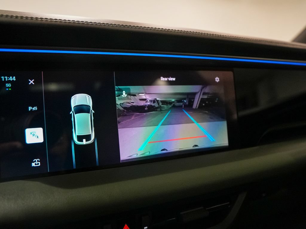 Certified 2024 Porsche Macan 4 Electric AWD/4WD image 32