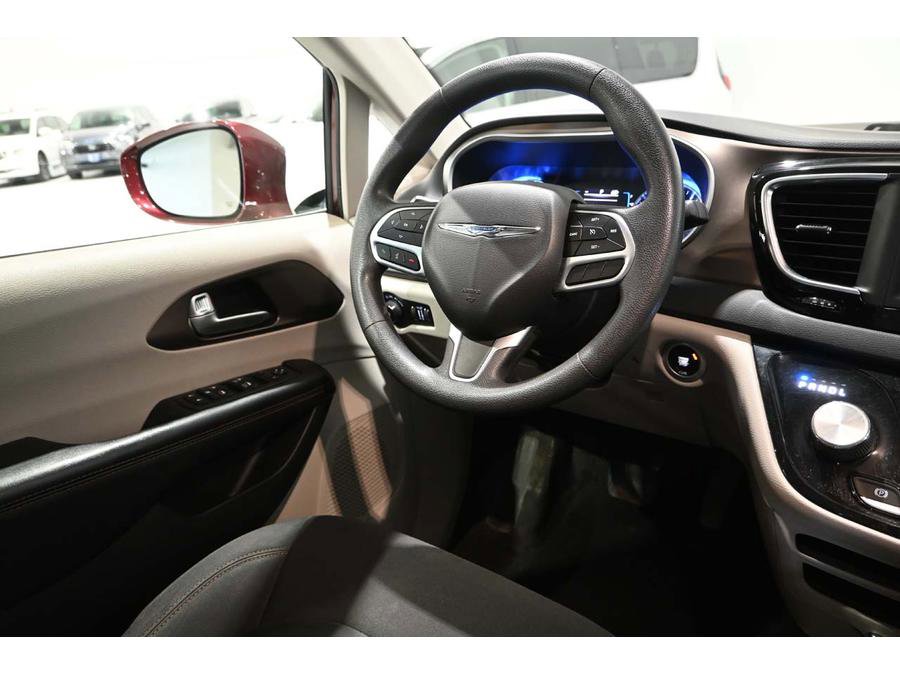 Used 2018 Chrysler Pacifica Touring Plus FWD image 23