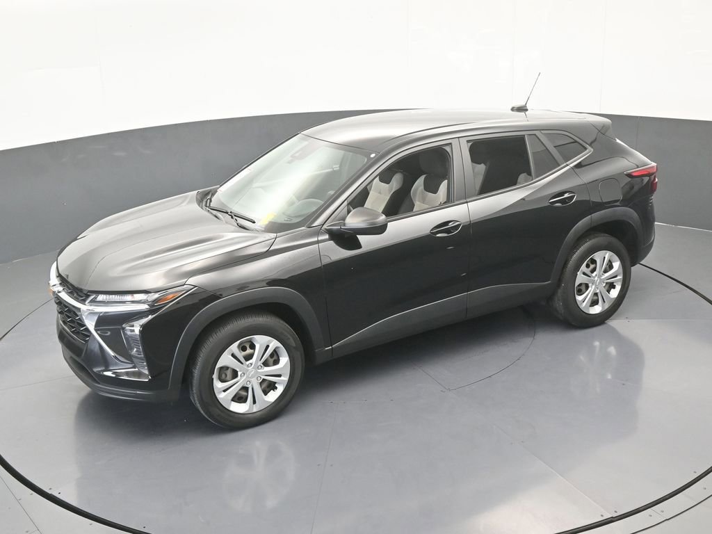 Used 2024 Chevrolet Trax LS image 46