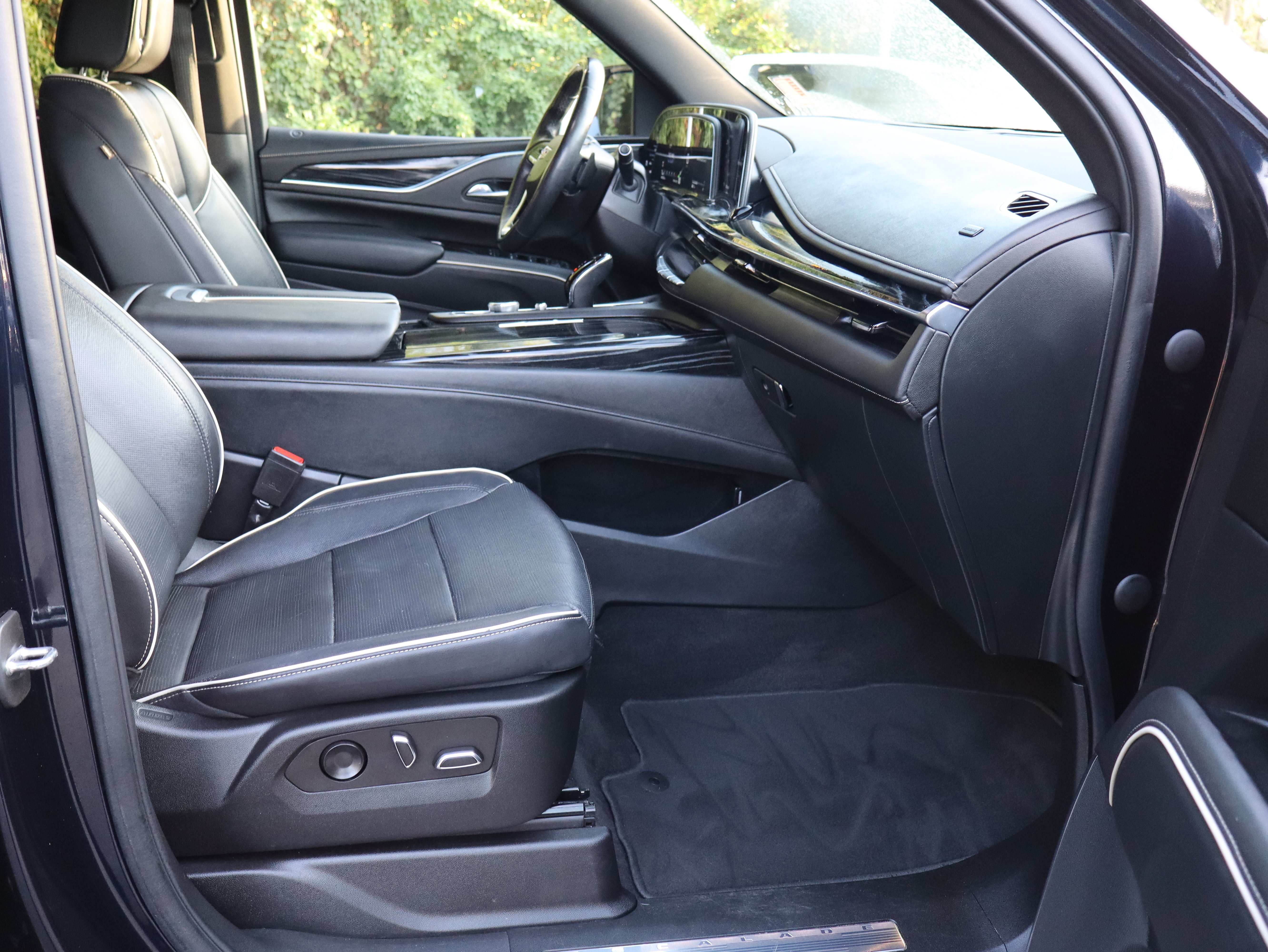 Certified 2022 Cadillac Escalade Sport RWD image 27