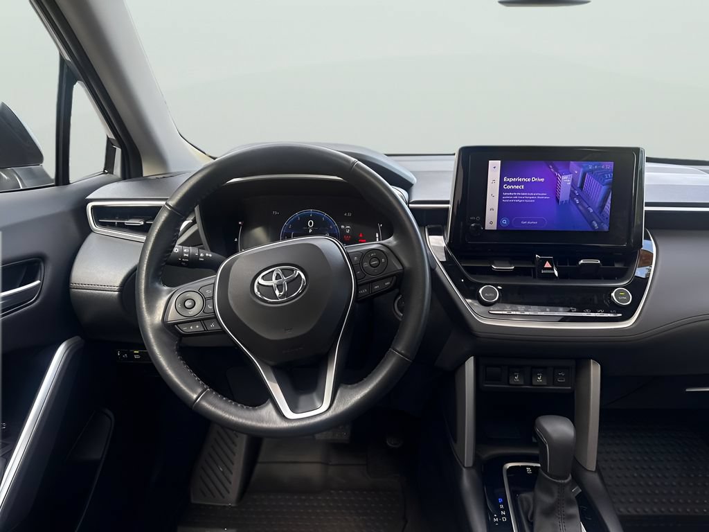 Used 2023 Toyota Corolla Cross XLE w/ Convenience Package AWD/4WD image 16
