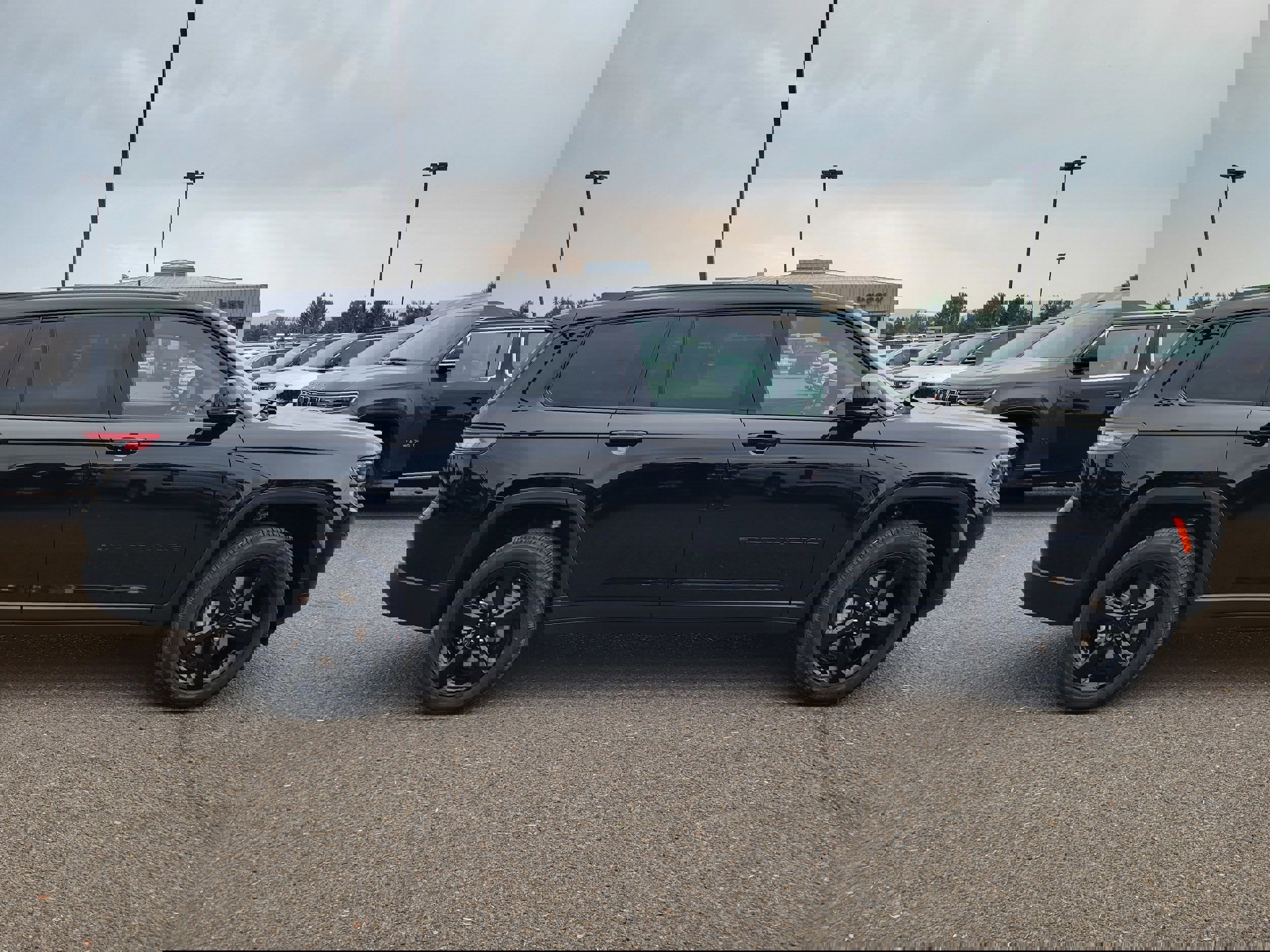 New 2025 Jeep Grand Cherokee L Altitude image 2