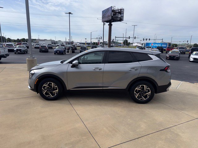 Used 2024 Kia Sportage LX image 6