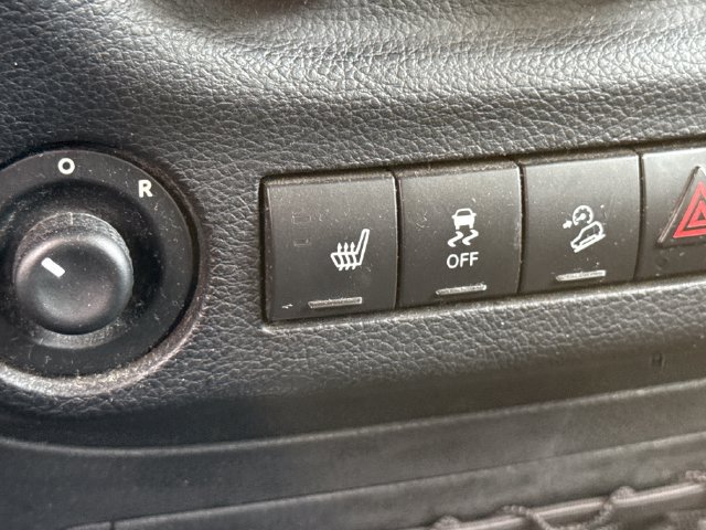 Used 2014 Jeep Wrangler Unlimited Sahara w/ Dual Top Group AWD/4WD image 30