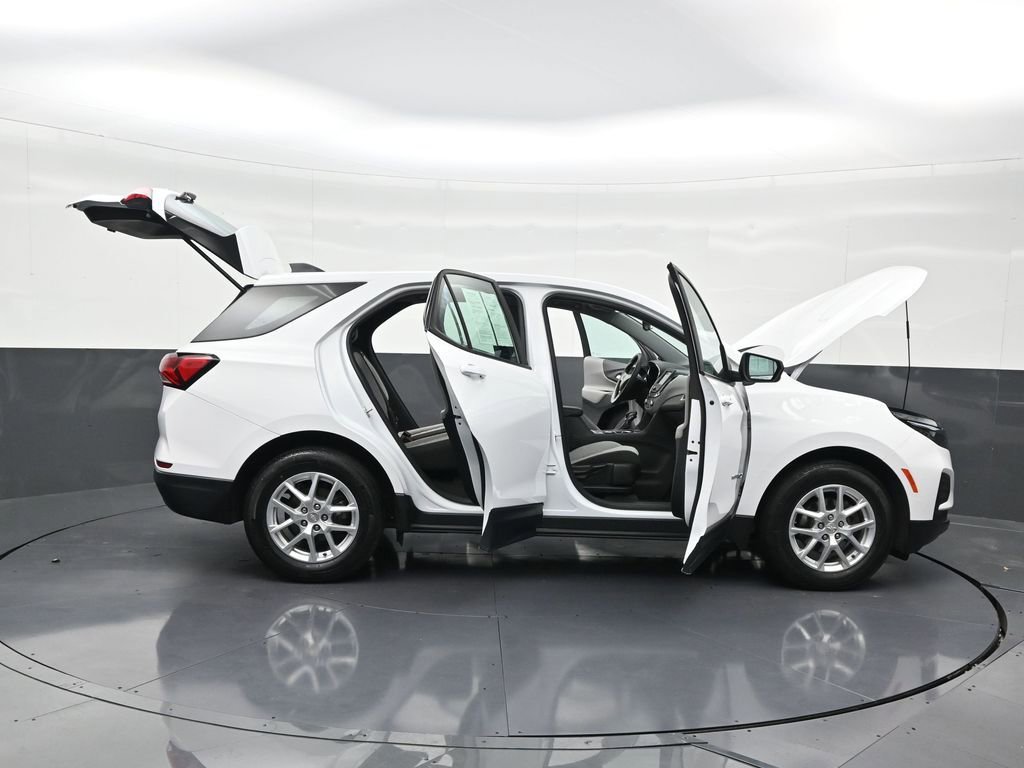 Used 2022 Chevrolet Equinox LS image 36