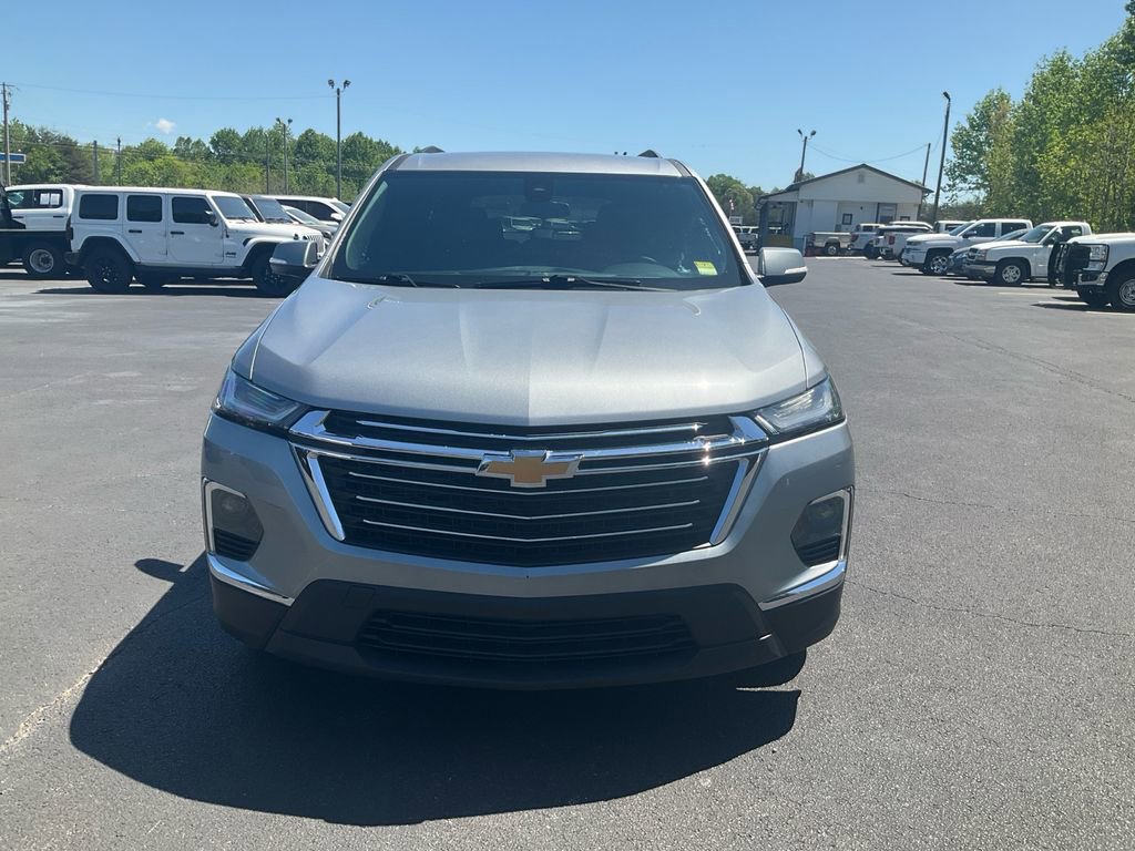 Used 2023 Chevrolet Traverse LT FWD image 2