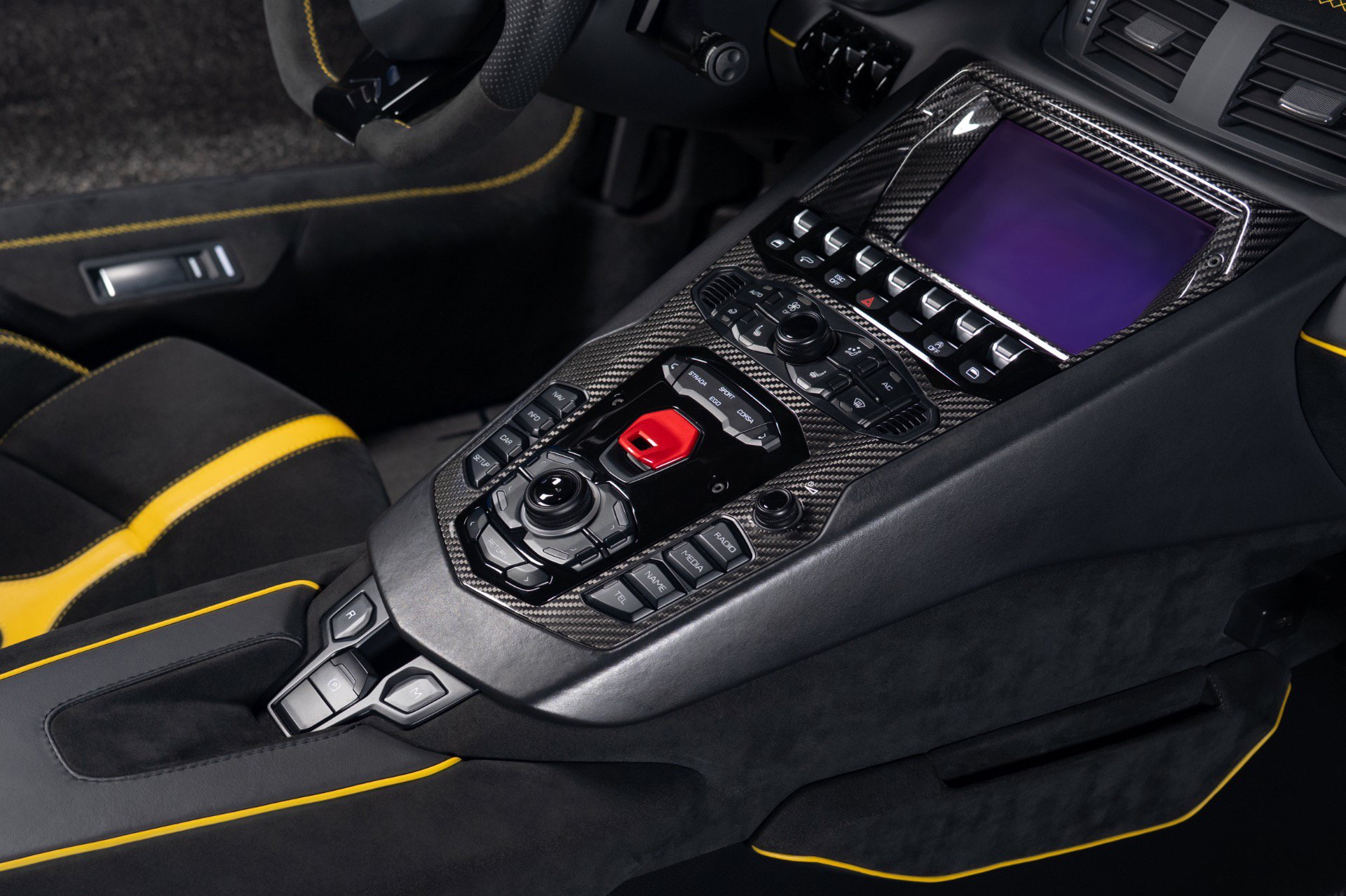 Used 2021 Lamborghini Aventador SVJ AWD/4WD image 38