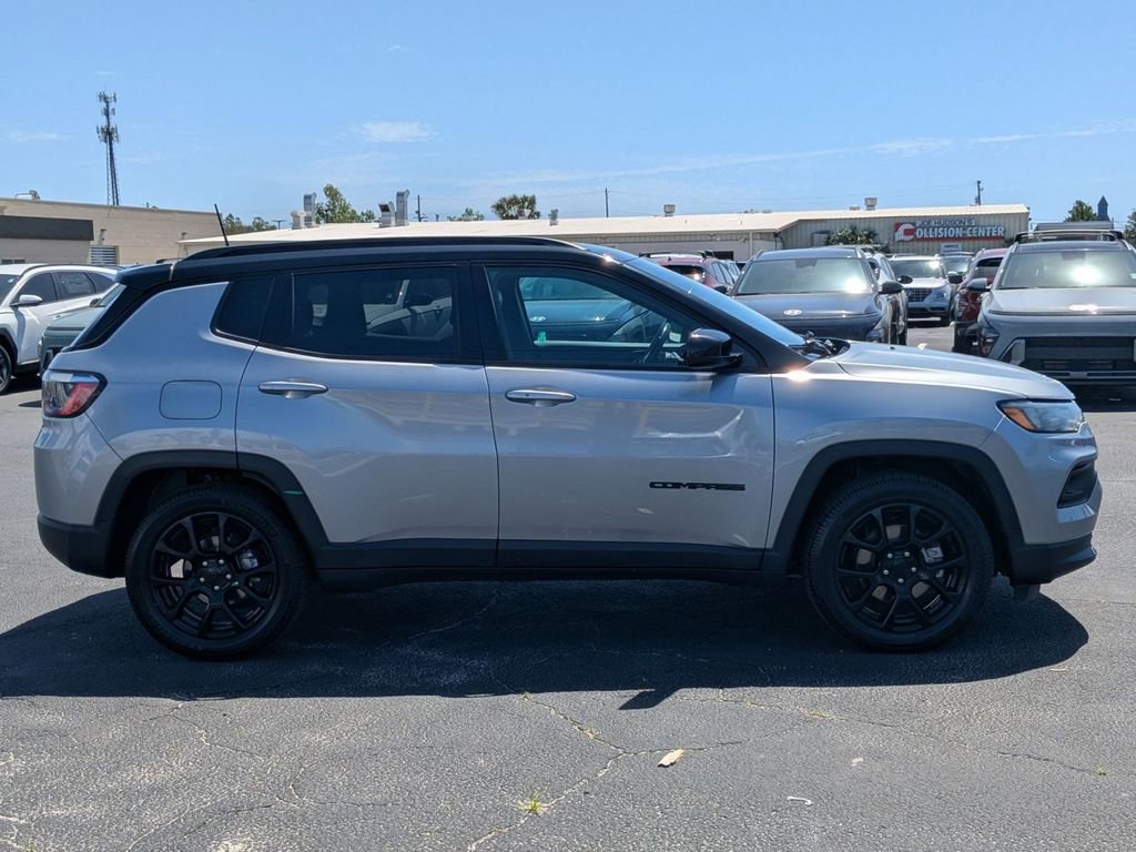 Used 2022 Jeep Compass Altitude w/ Convenience Group image 4