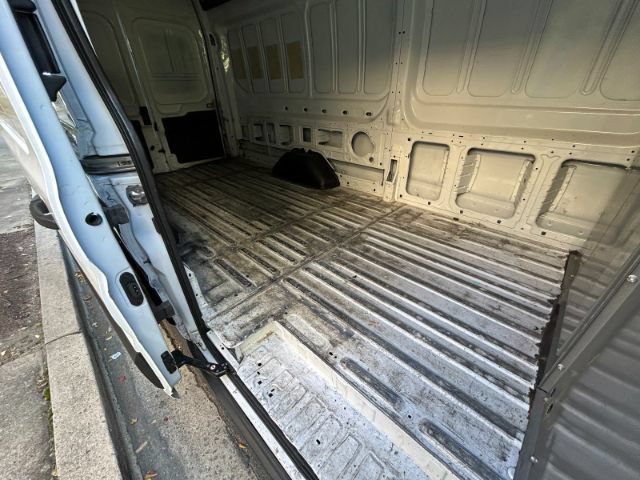 Used 2022 Ford E-Transit 148 High Roof Extended RWD image 18