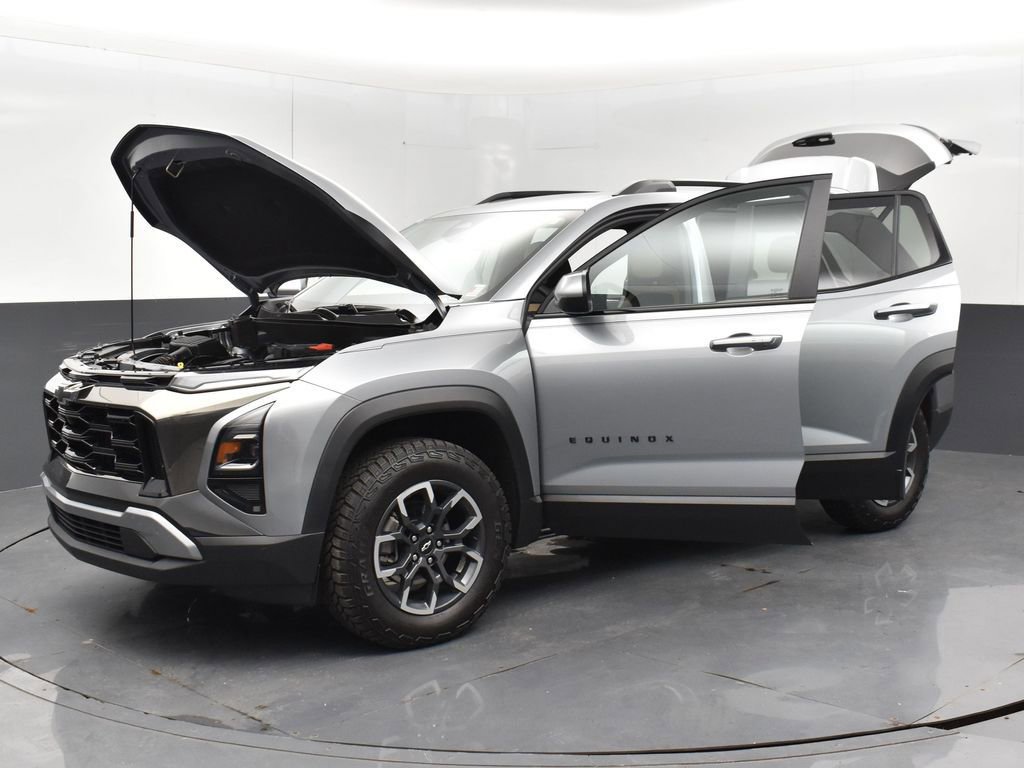 Used 2025 Chevrolet Equinox ACTIV image 30