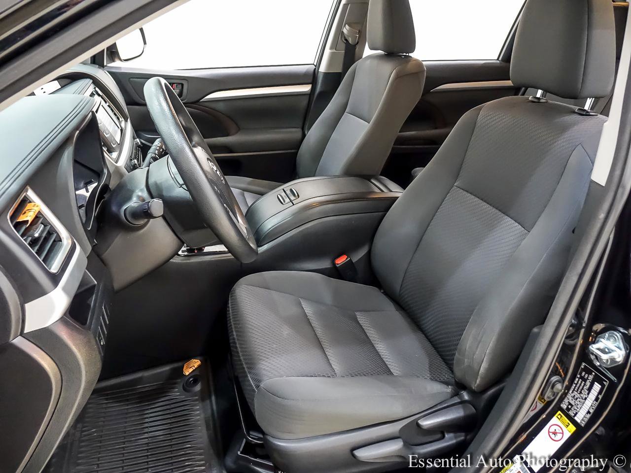 Used 2016 Toyota Highlander LE AWD/4WD image 13