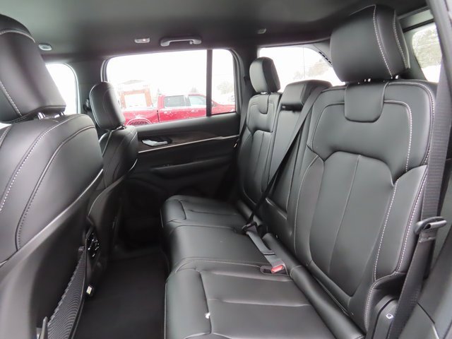 New 2025 Jeep Grand Cherokee Limited w/ Black Appearance Package image 22