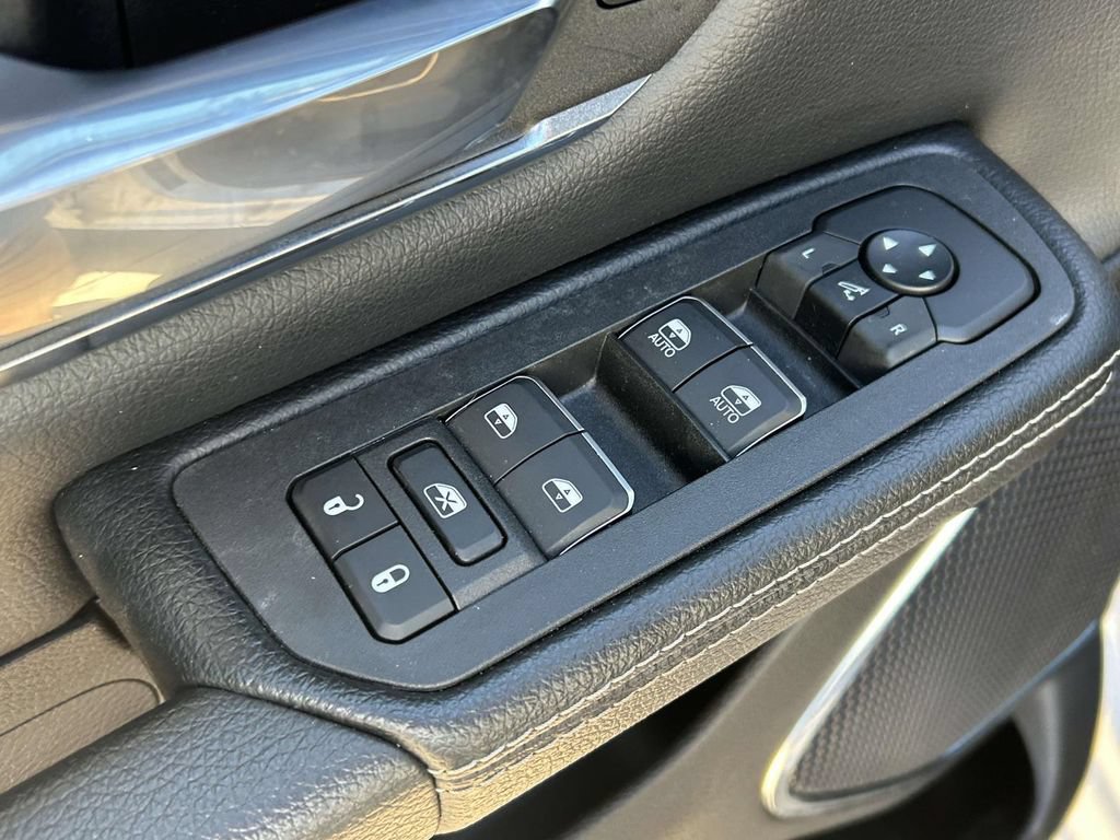Used 2025 RAM 1500 Laramie AWD/4WD image 18