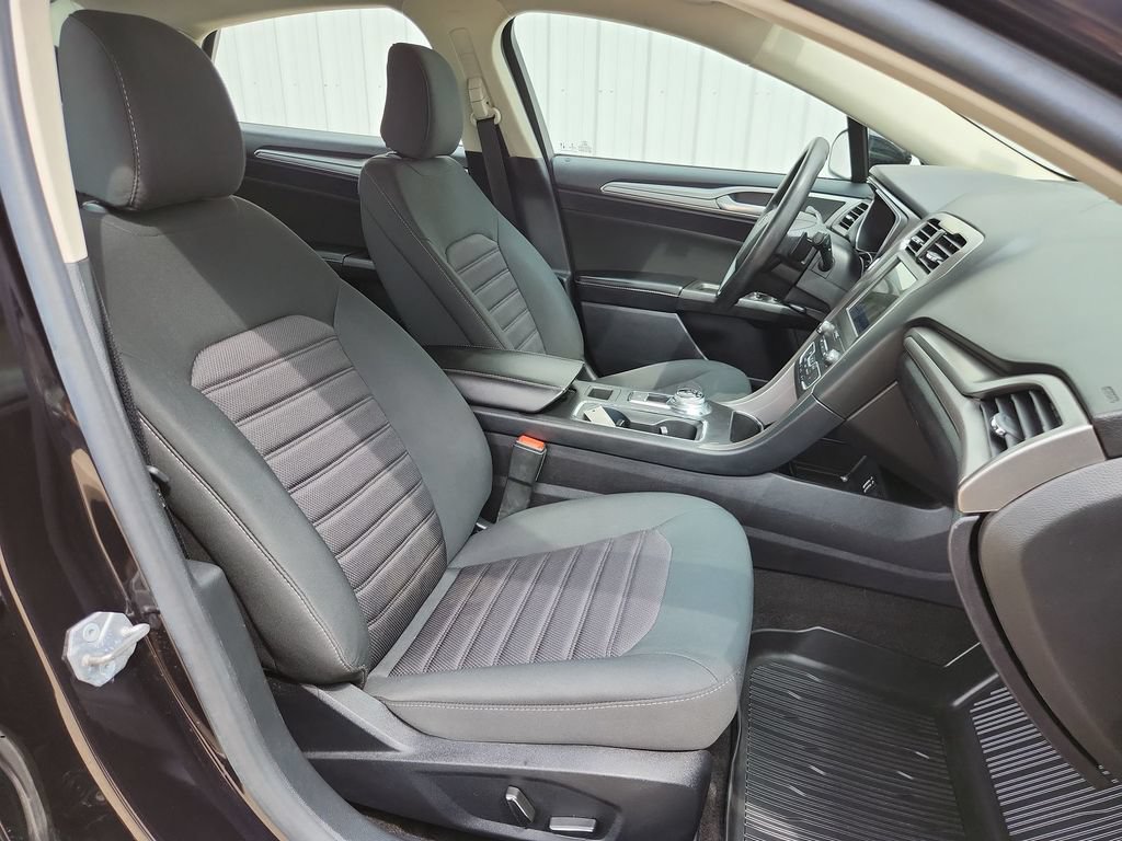 Used 2020 Ford Fusion SE AWD/4WD image 16