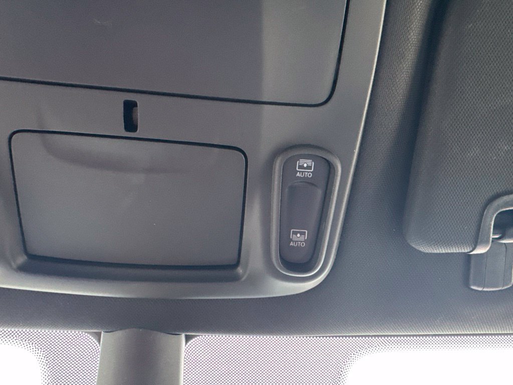 Used 2025 Chrysler Pacifica Limited FWD image 25