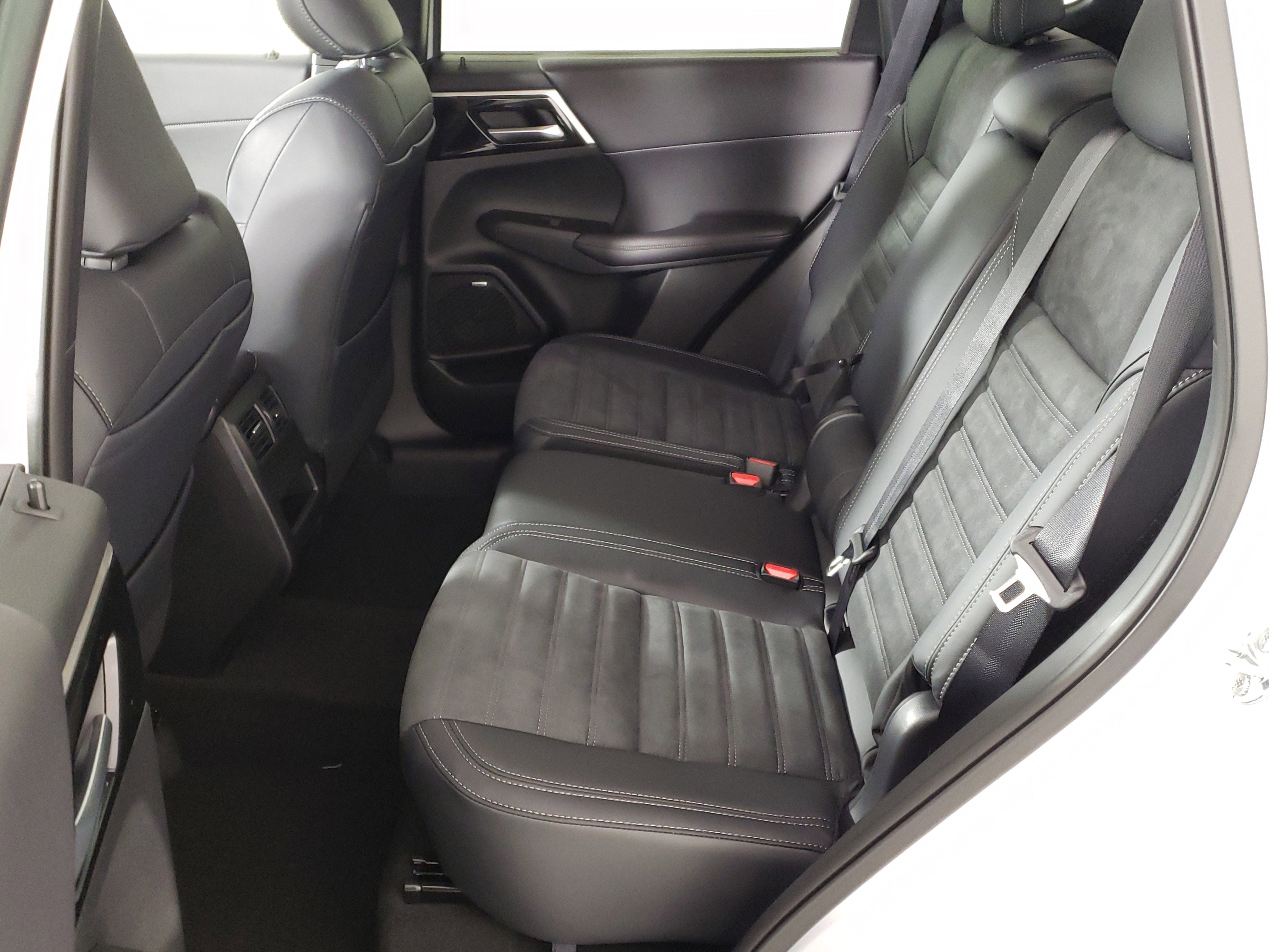 New 2026 Mitsubishi Outlander Trail Edition image 12