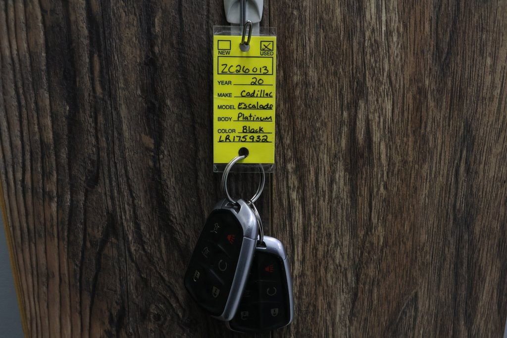 Used 2020 Cadillac Escalade Platinum image 37