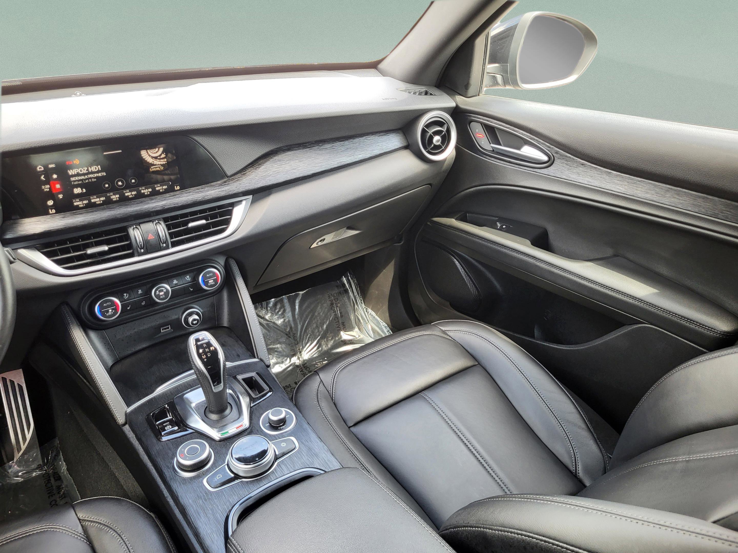 Used 2024 Alfa Romeo Stelvio Sprint image 43