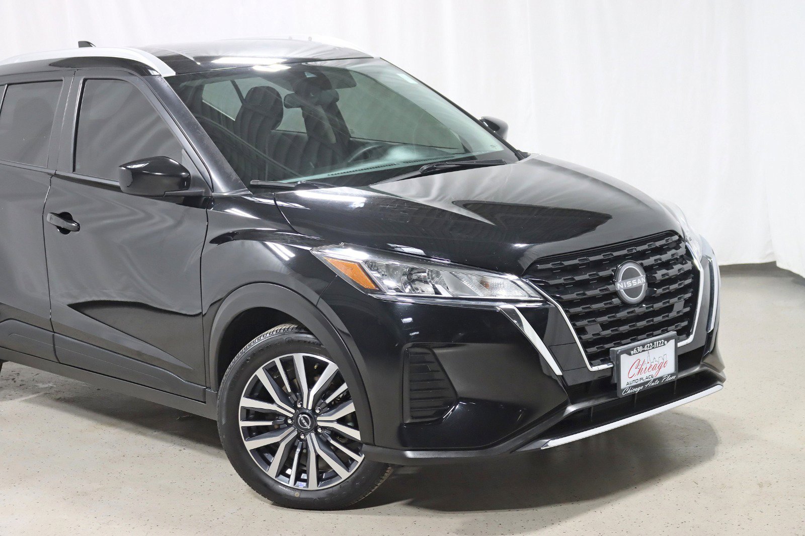 Used 2022 Nissan Kicks SV image 2