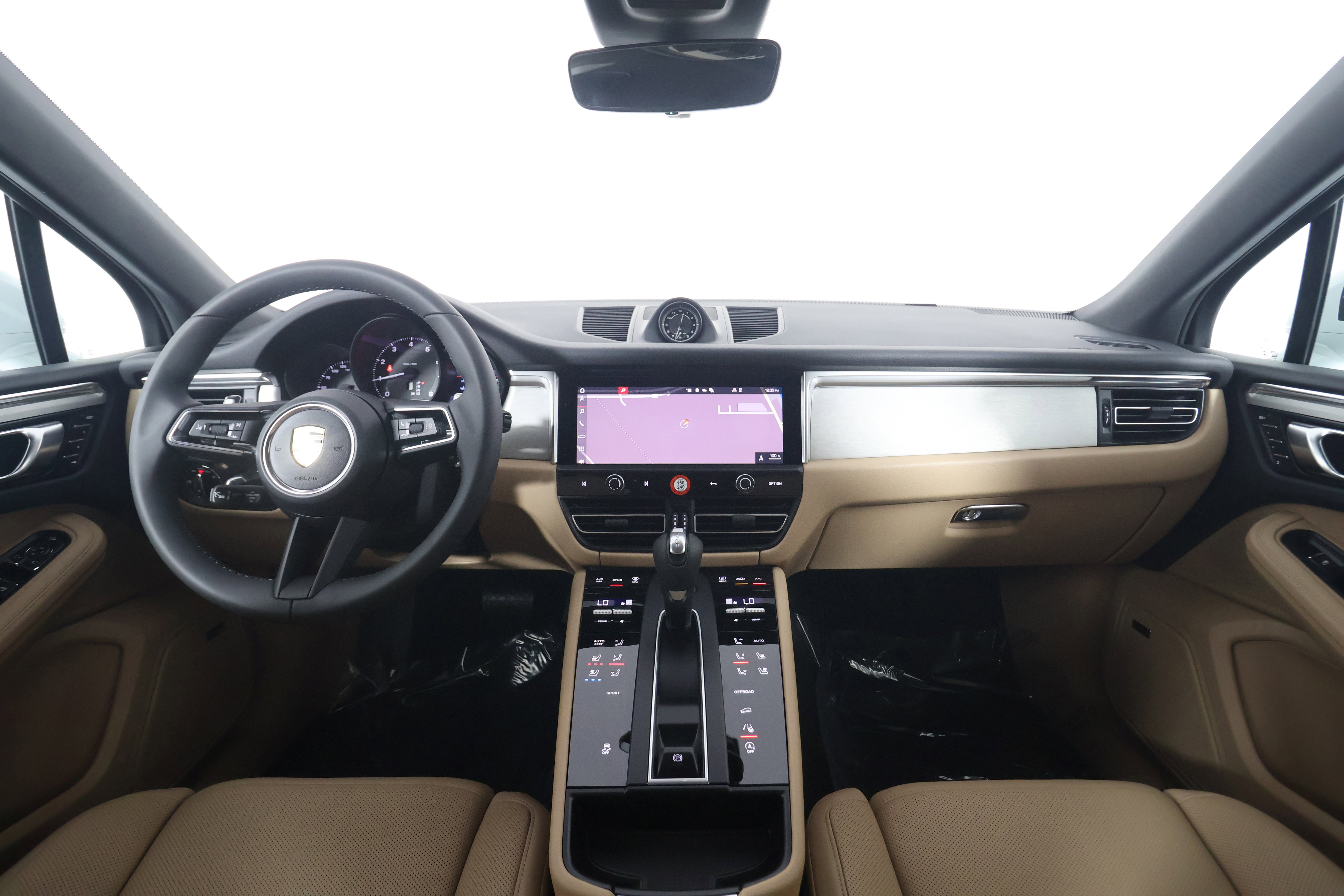 Certified 2026 Porsche Macan image 13