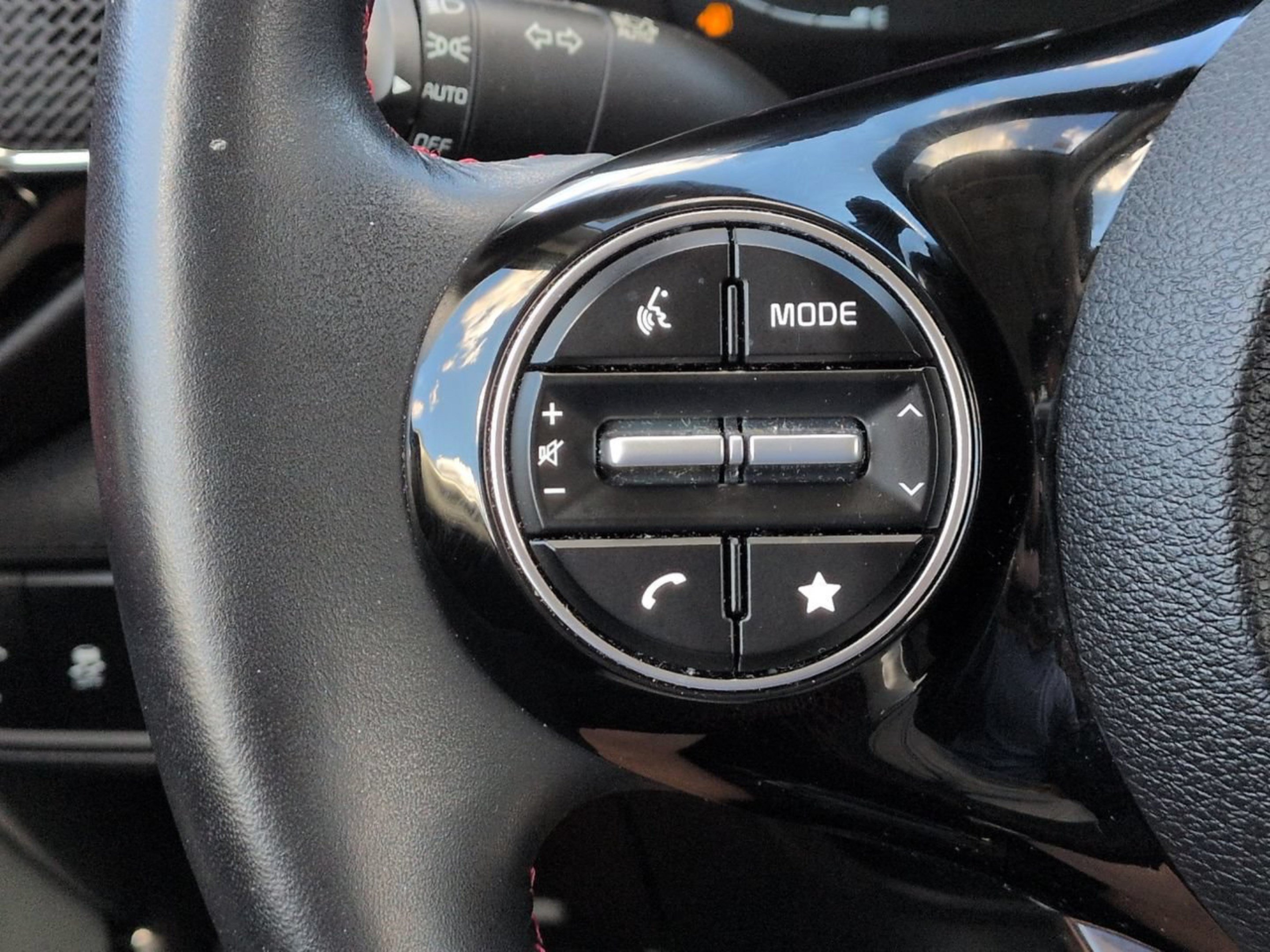 Certified 2025 Kia Soul GT-Line FWD image 29