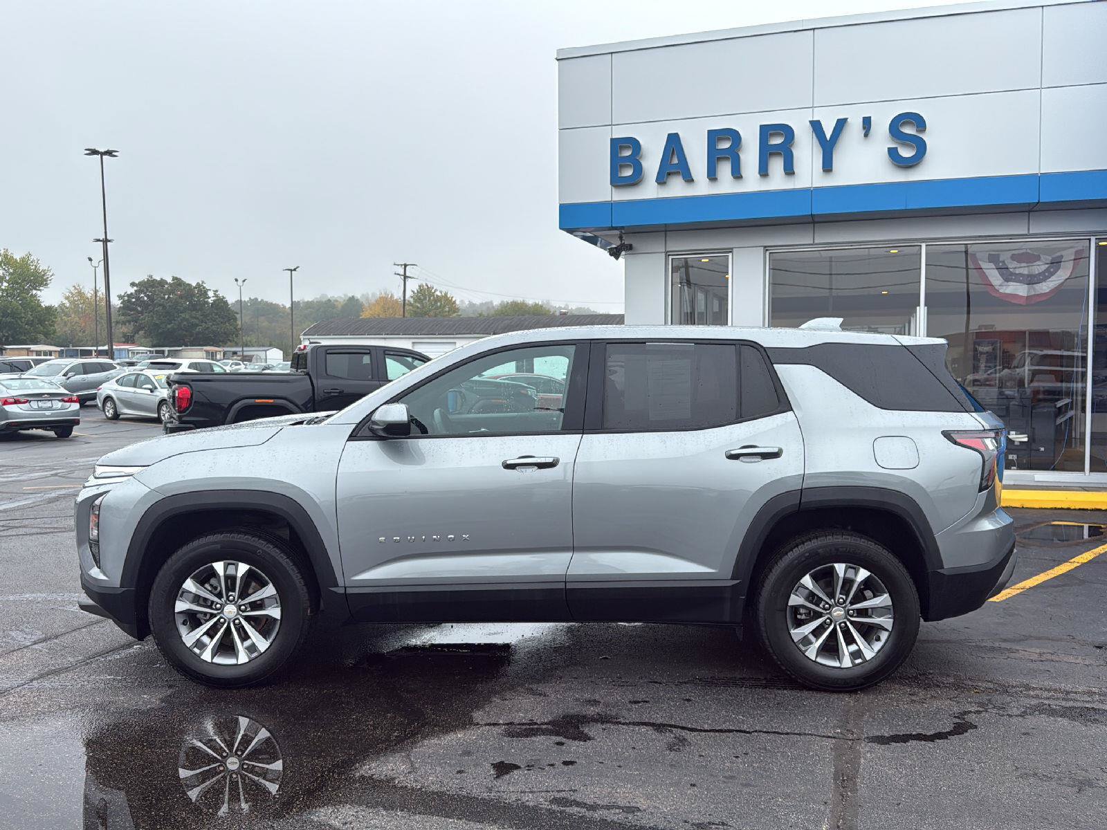 Used 2026 Chevrolet Equinox LT AWD/4WD image 2