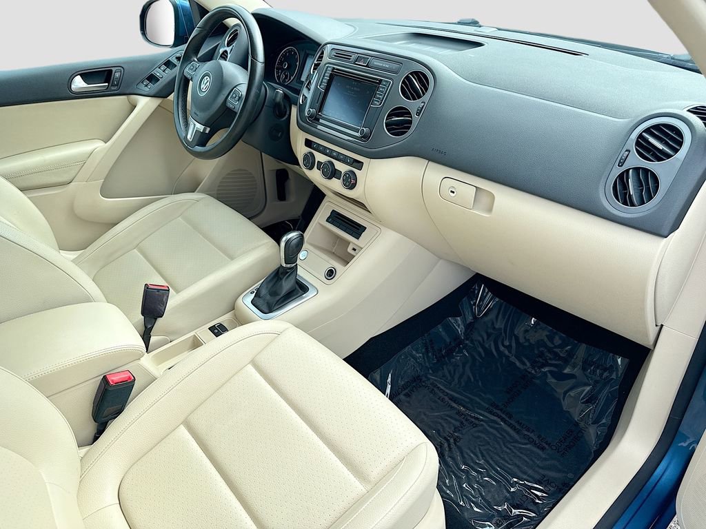 Used 2017 Volkswagen Tiguan S image 12