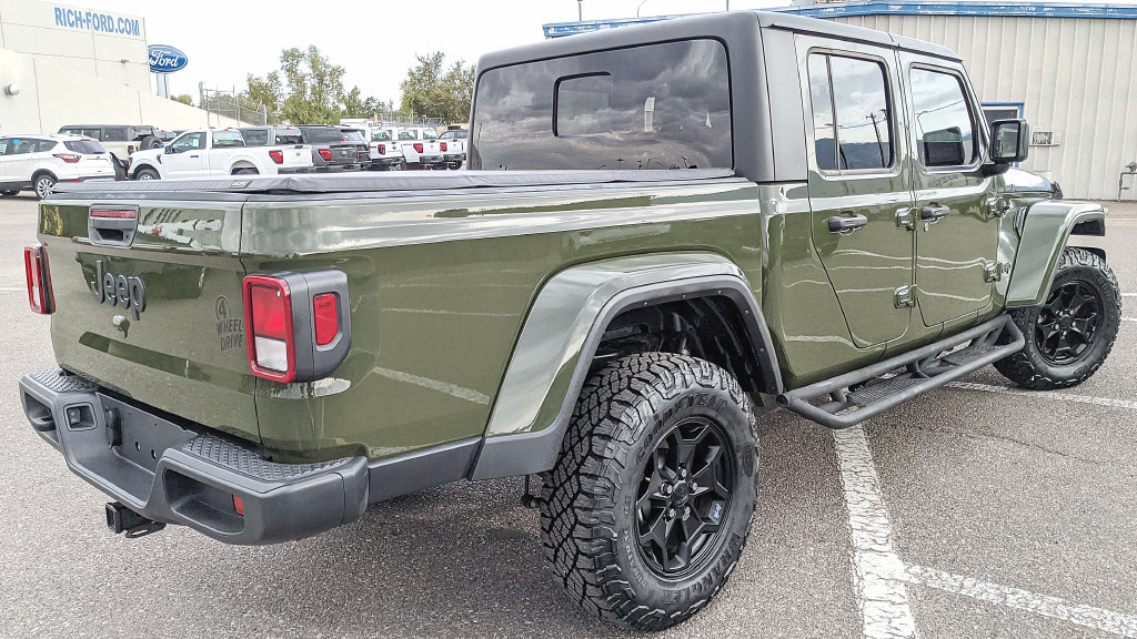 Used 2023 Jeep Gladiator Sport AWD/4WD image 3