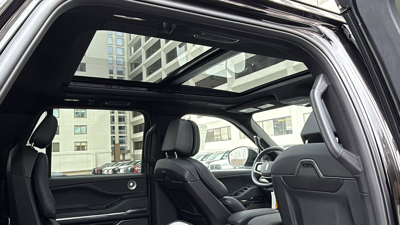 New 2025 Lincoln Navigator L Reserve w/ Jet Appearance Package image 5
